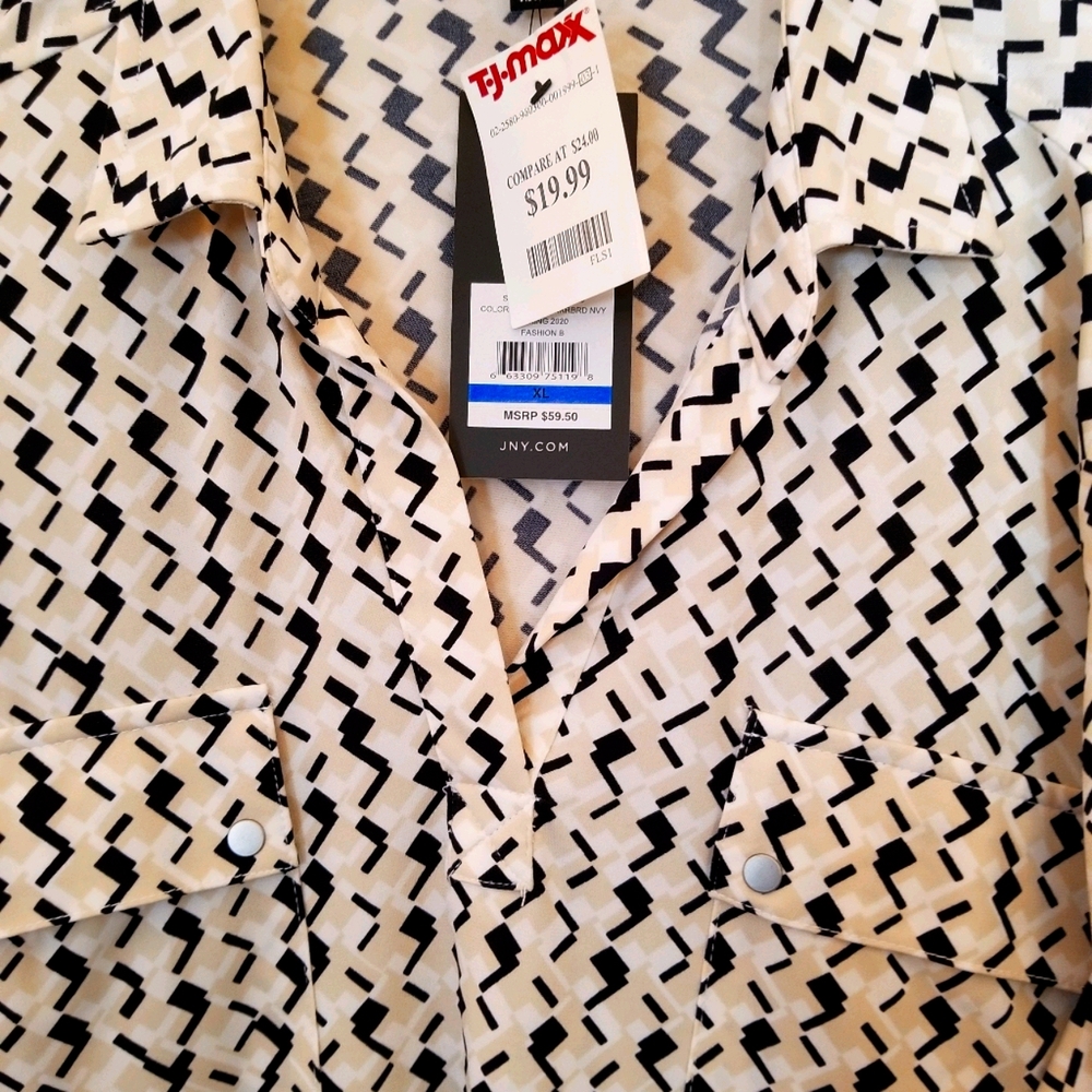 3/4 button sleeve patterned blouse